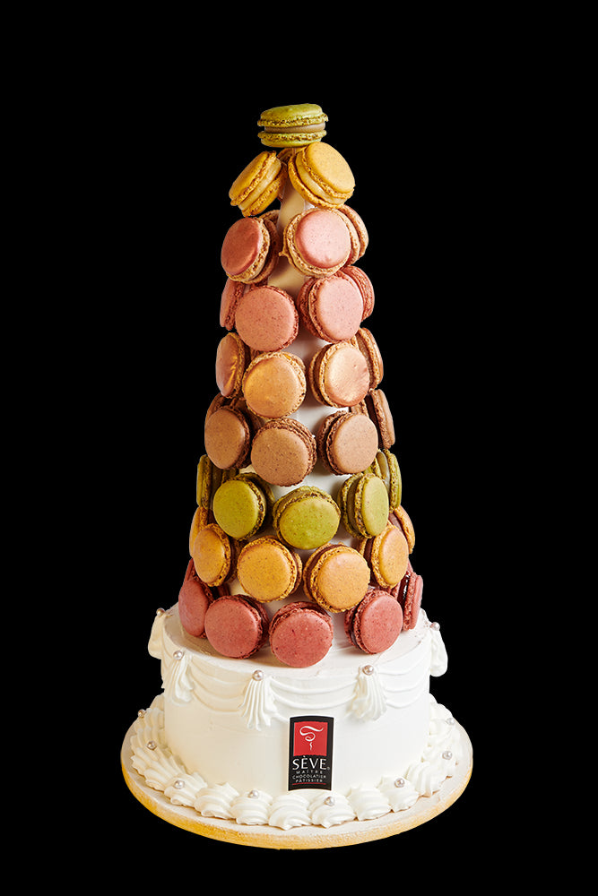 Pyramide de macarons sucrés traditionnelle