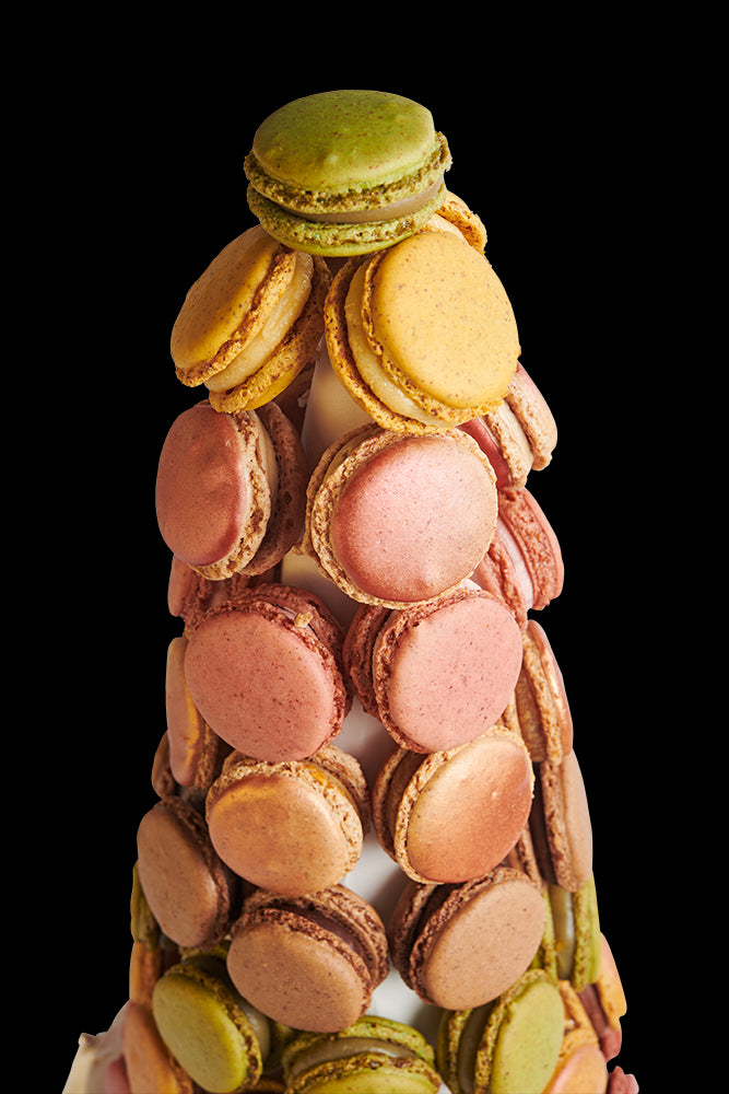 Pyramide de macarons sucrés traditionnelle