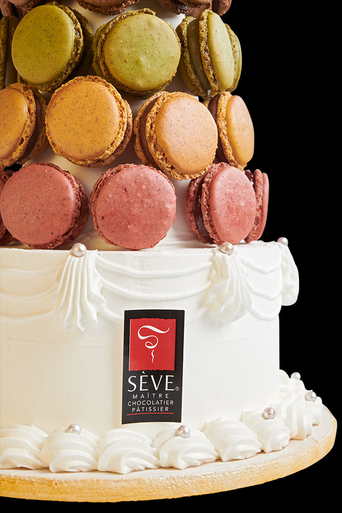 Pyramide de macarons sucrés traditionnelle
