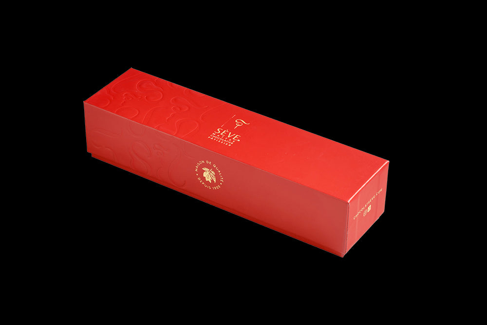 Écrin rouge de macarons salés