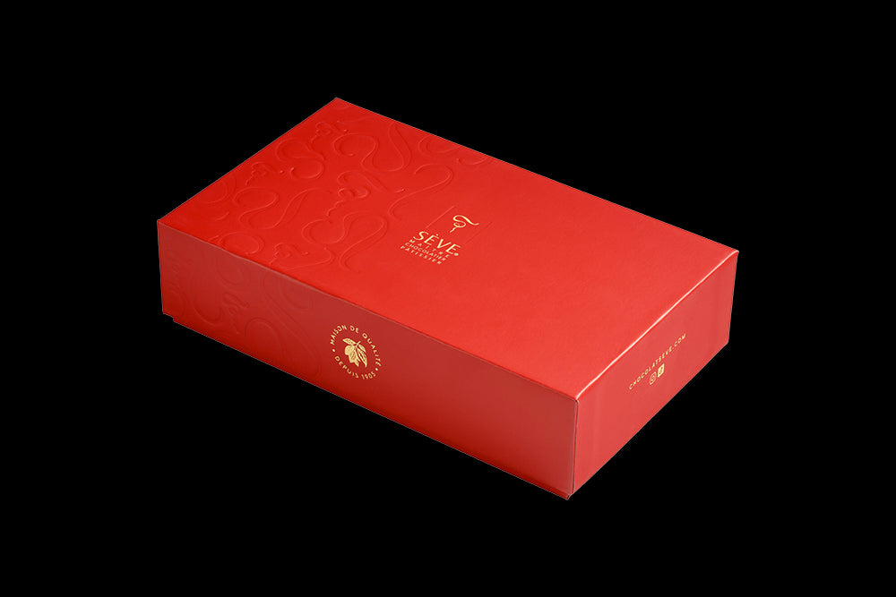 Écrin rouge de macarons salés