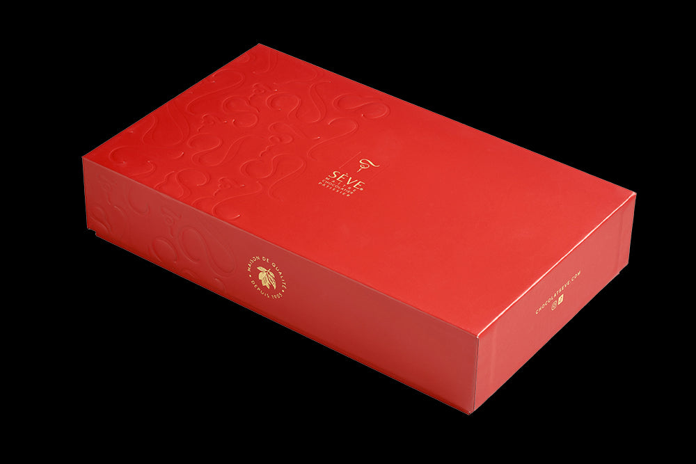 Écrin rouge de macarons salés