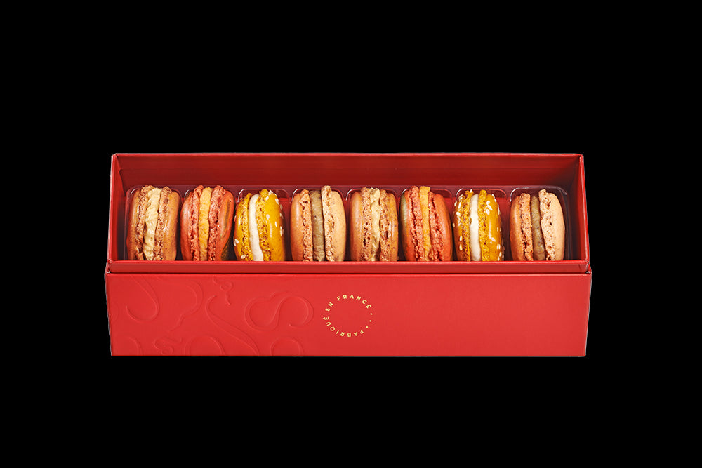 Écrin rouge de macarons salés