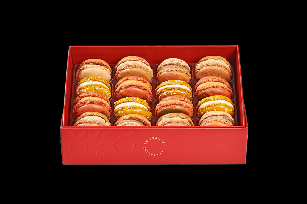 Écrin rouge de macarons salés
