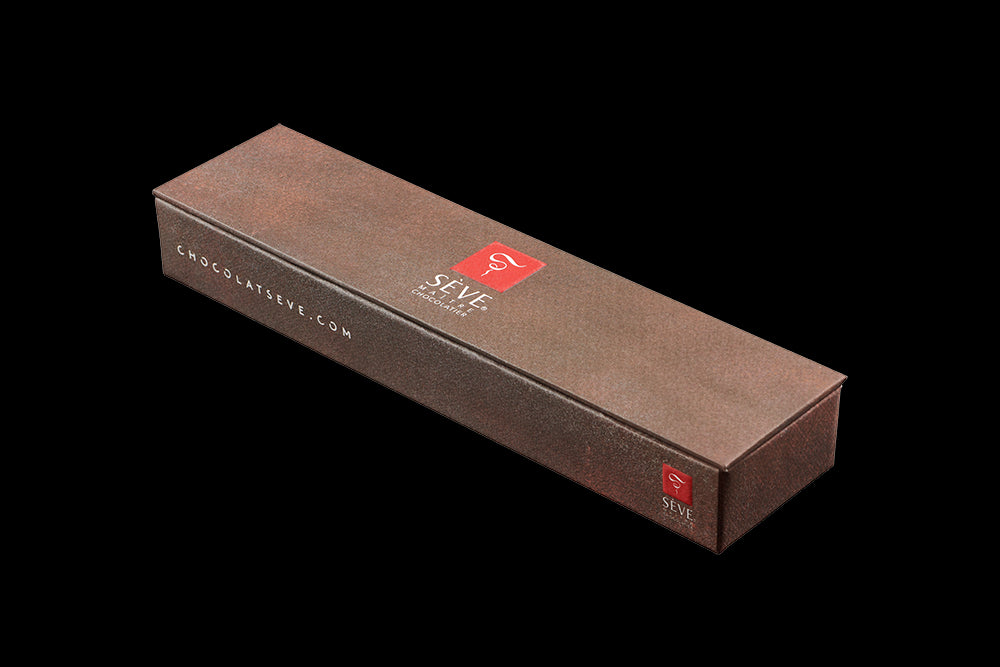 Boîte de chocolats noirs et lait