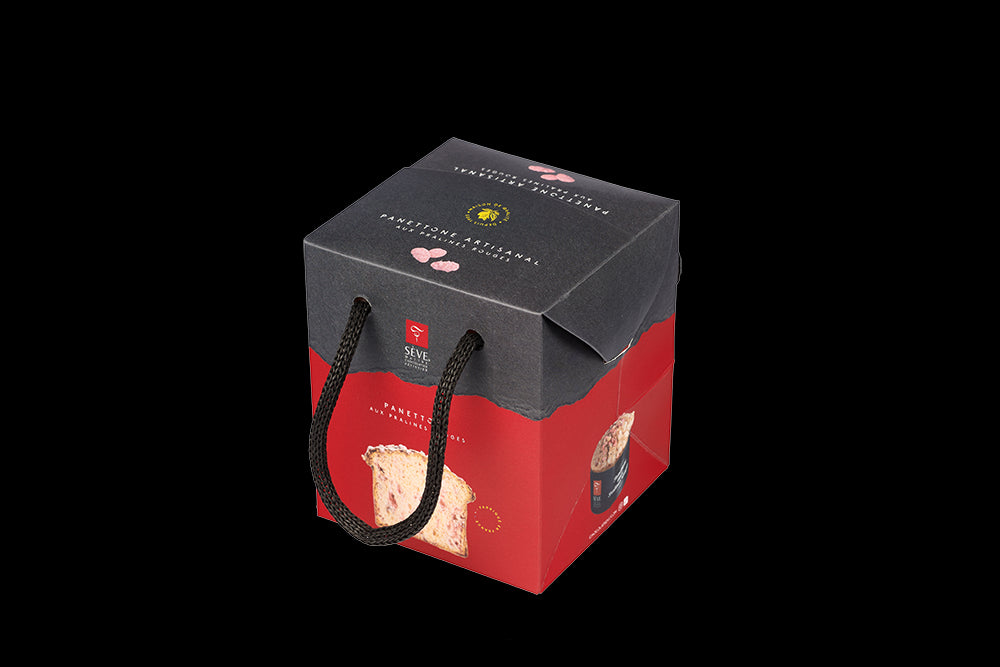Panettone aux pralines rouges