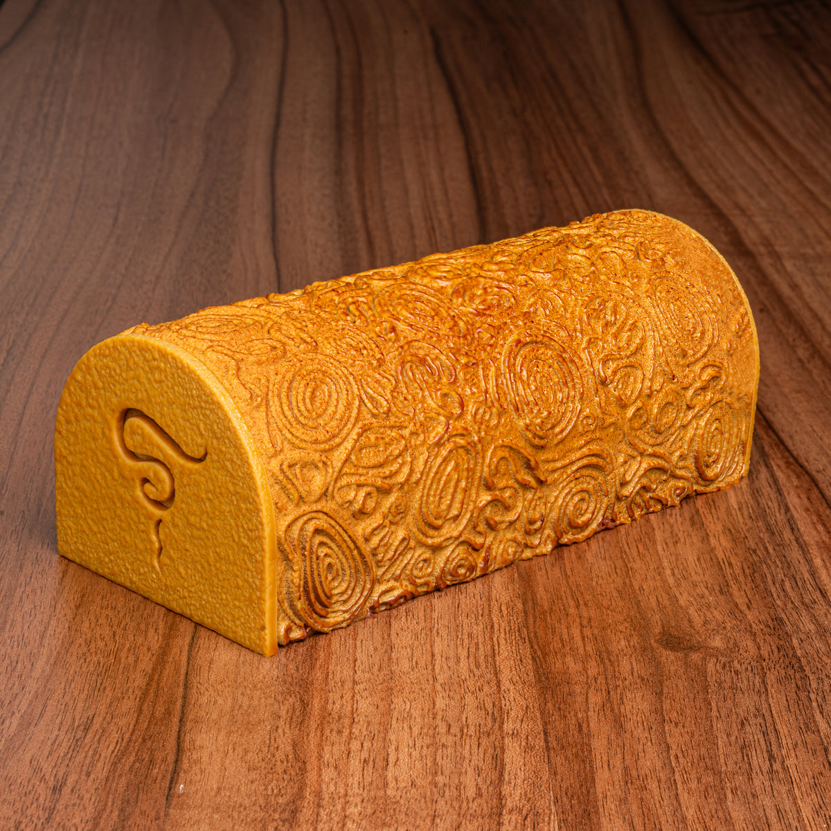 Bûche de Noël Sabisand au caramel au beurre salé et chocolat noir 76 % de la Maison Sève