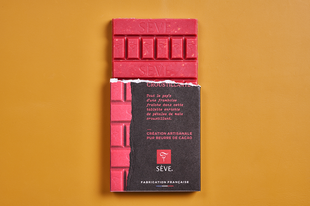 Tablette-framboise-croustillante-ambiance-2025-Seve-Ph-Jalin.png