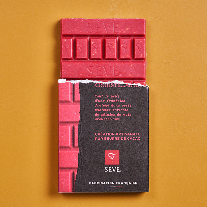 Tablette-framboise-croustillante-ambiance-2025-Seve-Ph-Jalin.png