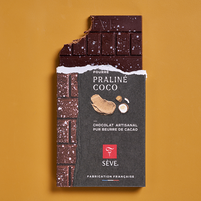 Tablette-praline-coco-croquee-ambiance-2025-Seve-Ph-Jalin