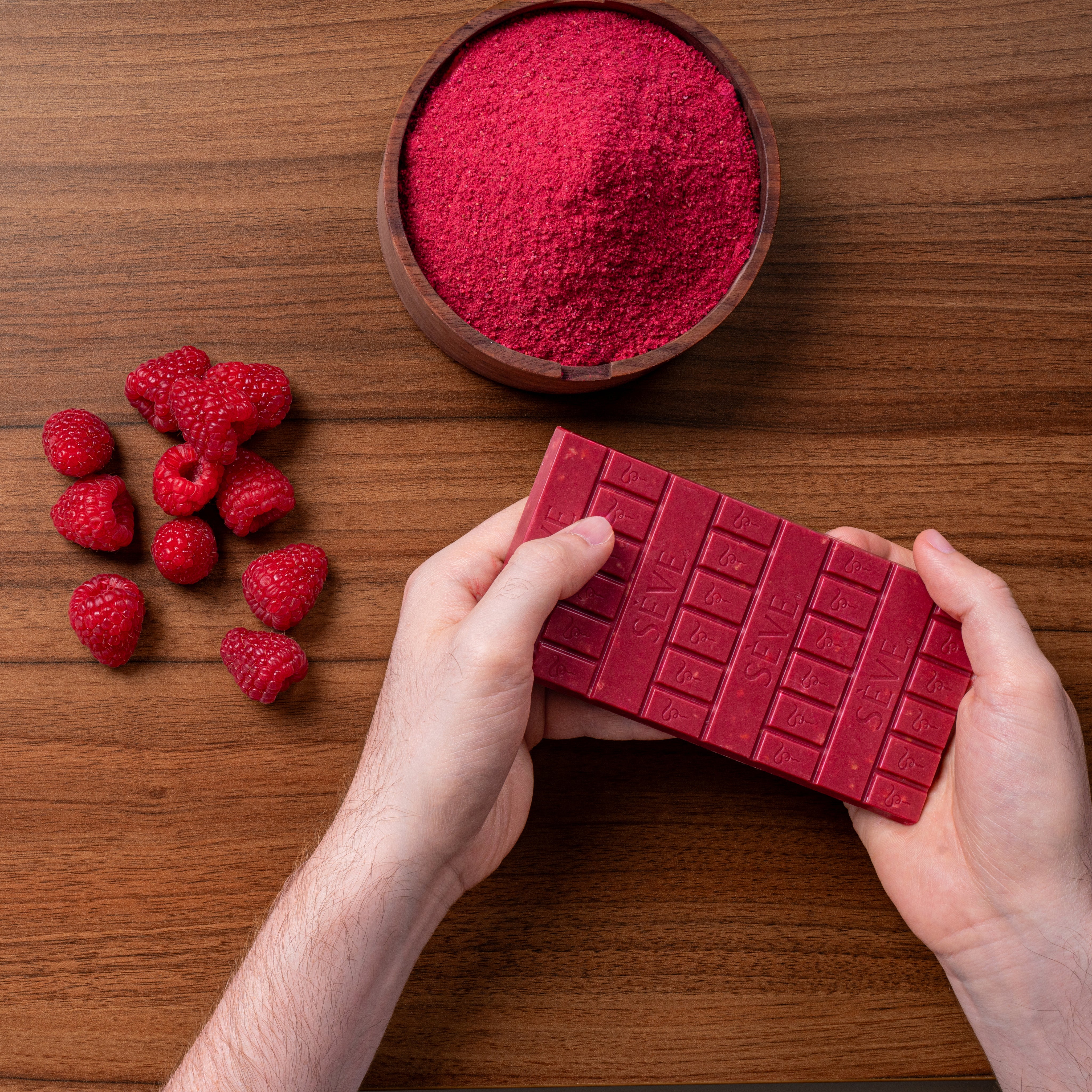 Tablette_framboise_croustillante_avec_framboise_lyophilisee_Socchef.jpg